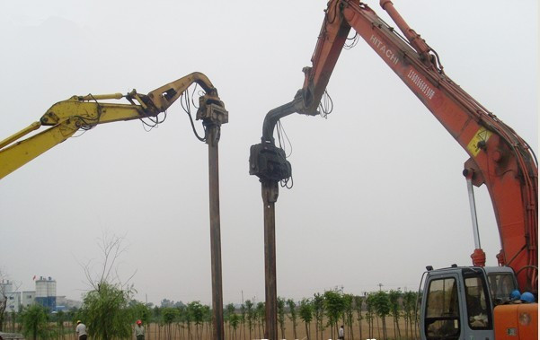 挖掘機(jī)打樁臂、打樁臂、打樁錘、挖掘機(jī)打樁臂廠家